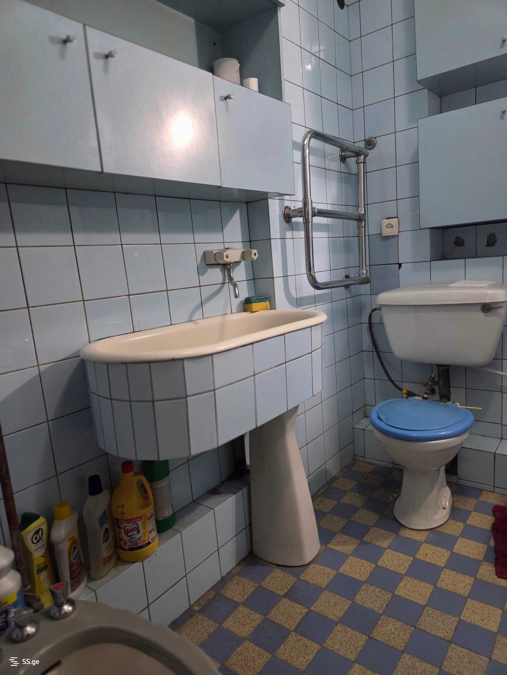 იყიდება 6 ოთახიანი ბინა ჩუღურეთში