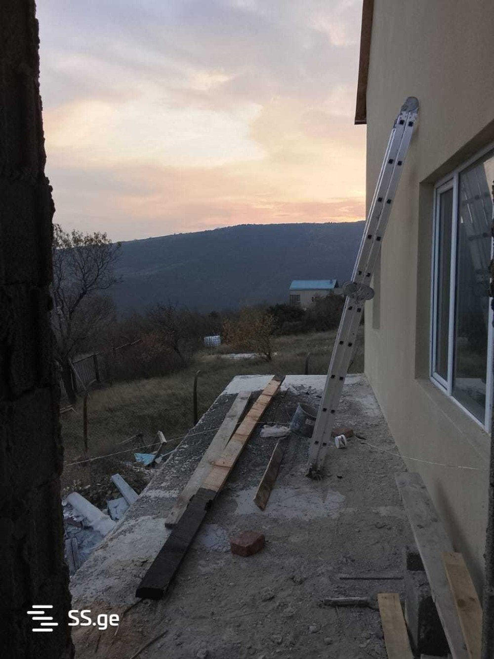 იყიდება 8 ოთახიანი აგარაკი ნაფეტვრებში