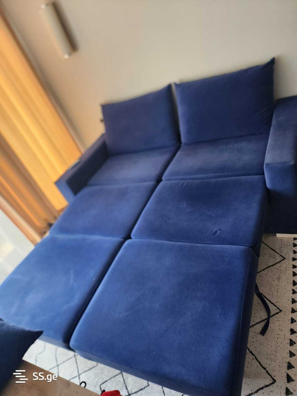 იყიდება 2 ოთახიანი ბინა ბათუმში