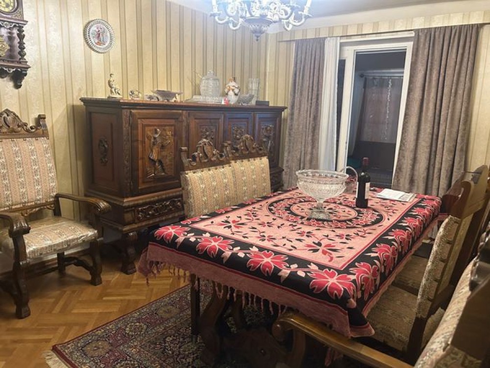 იყიდება 3 ოთახიანი ბინა ნაძალადევში