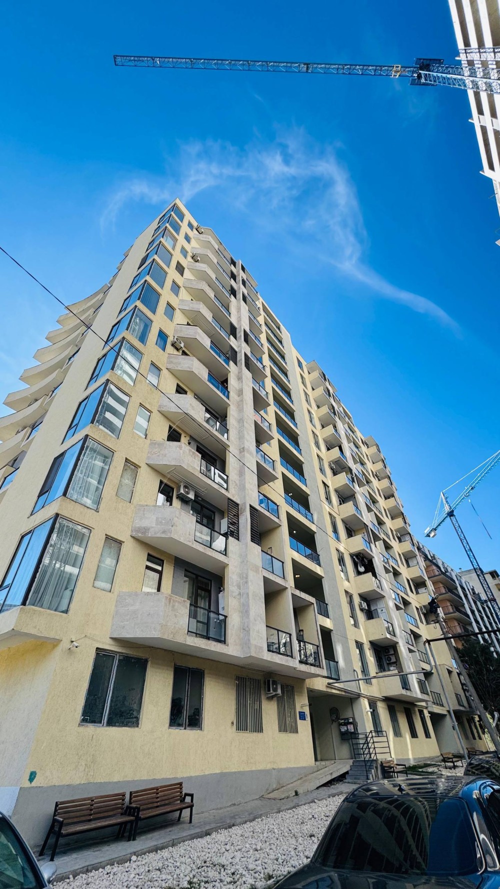 იყიდება 2 ოთახიანი ბინა ნუცუბიძის ფერდობზე