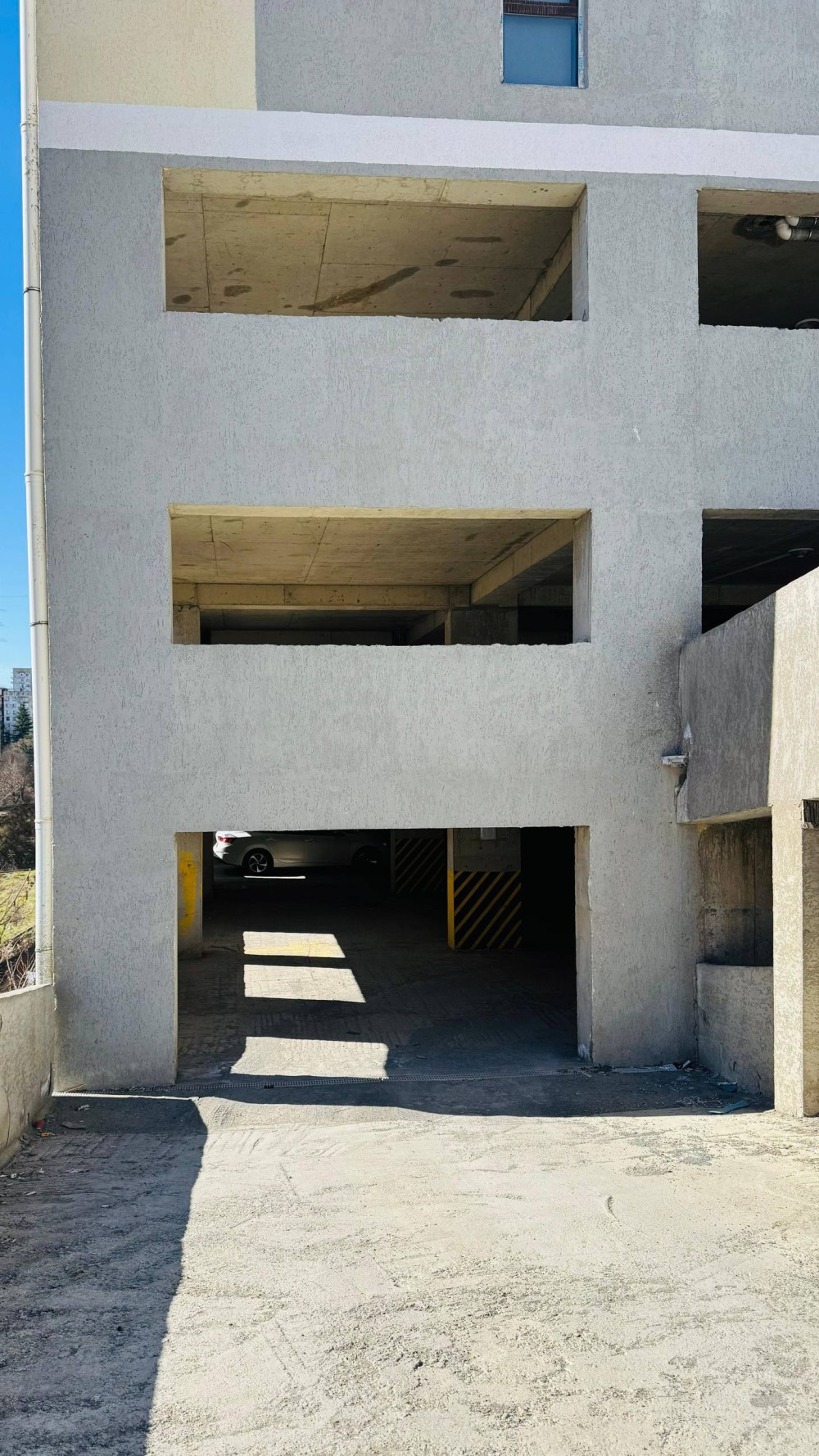 იყიდება 2 ოთახიანი ბინა ნუცუბიძის ფერდობზე