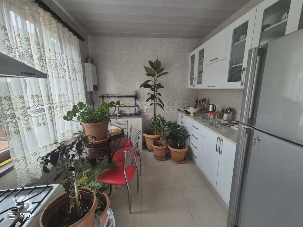 იყიდება 8 ოთახიანი კერძო სახლი ჩაქვში