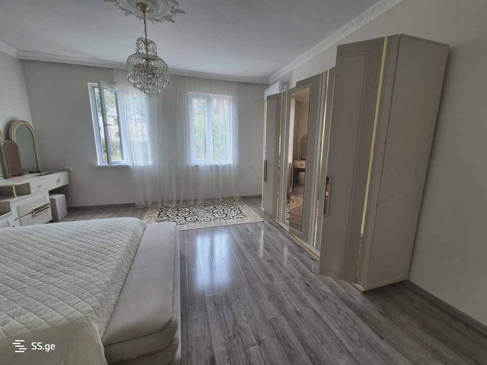 იყიდება 8 ოთახიანი კერძო სახლი ჩაქვში