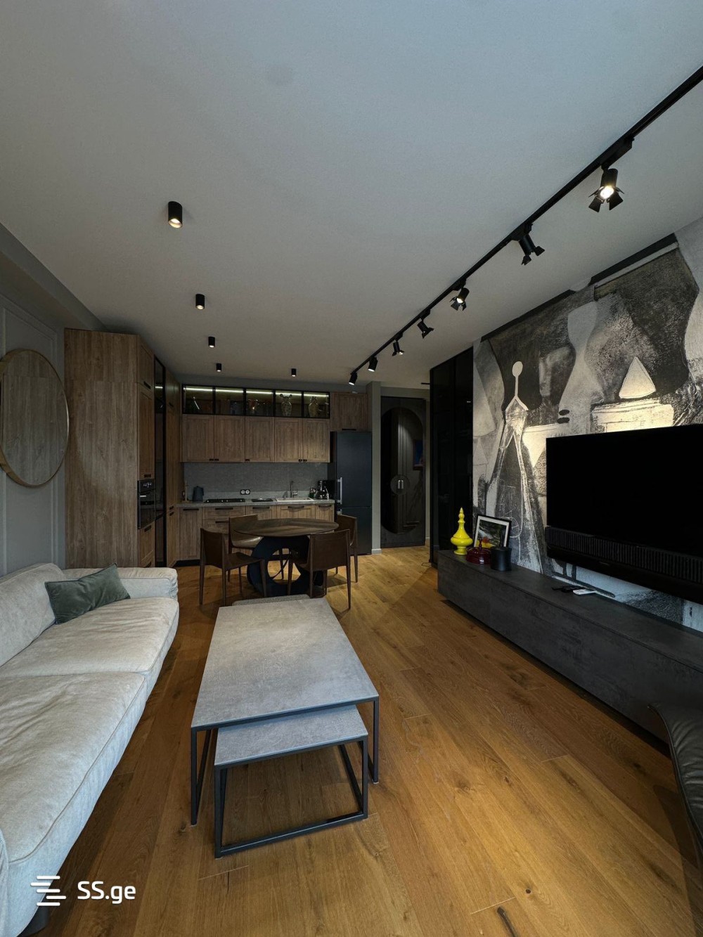 იყიდება 3 ოთახიანი ბინა ვაკეში