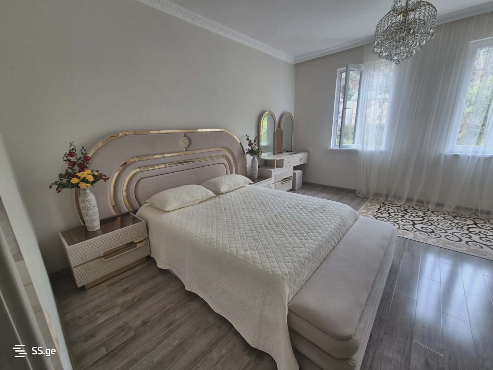 იყიდება 8 ოთახიანი კერძო სახლი ჩაქვში