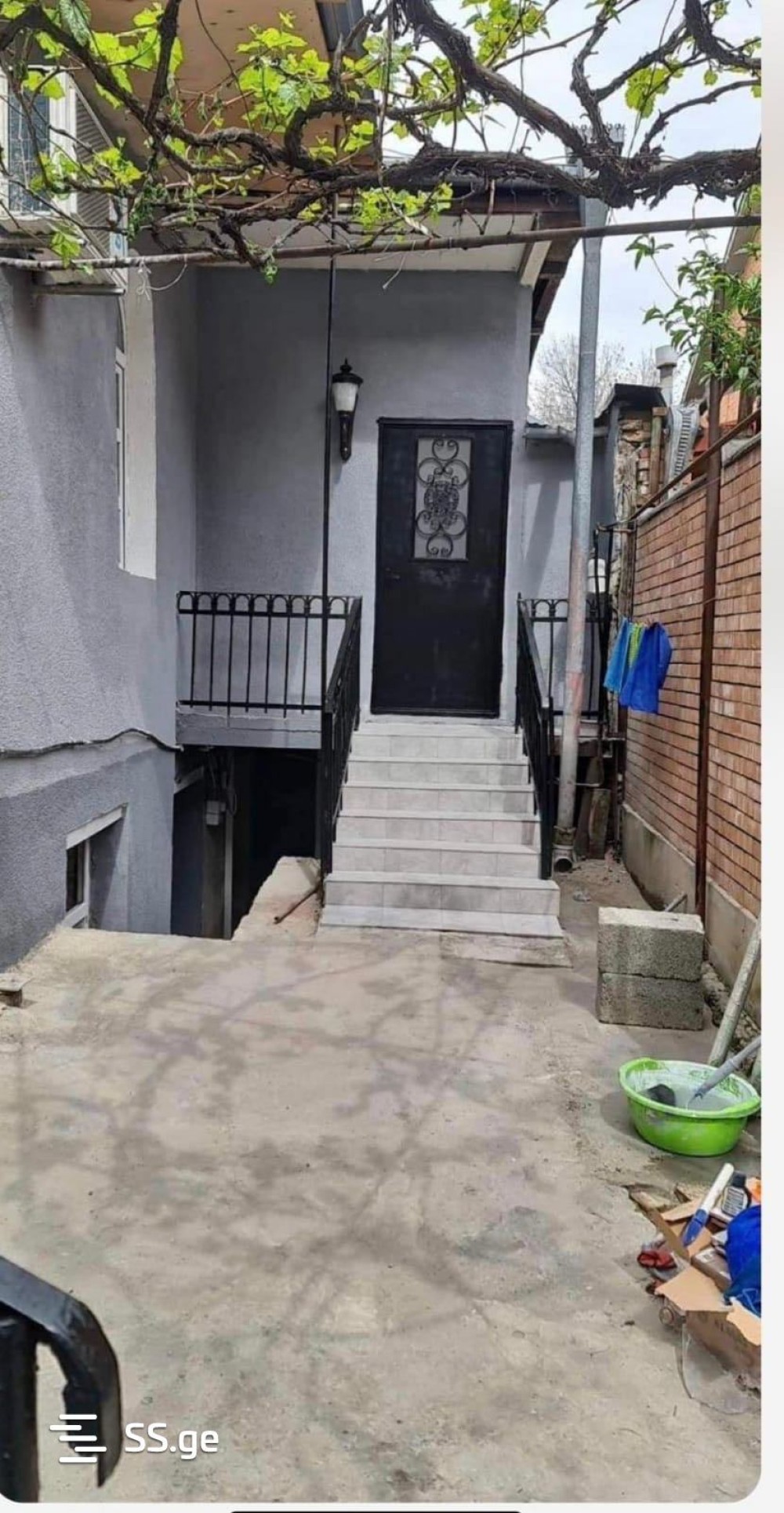 იყიდება 8 ოთახიანი კერძო სახლი ნაძალადევში