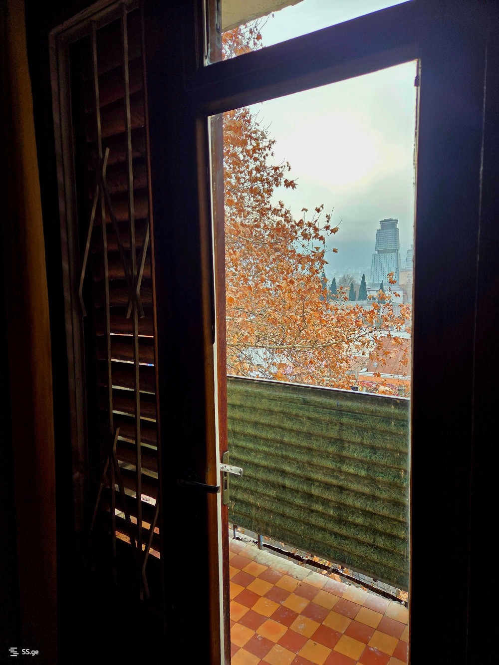 იყიდება 6 ოთახიანი ბინა ჩუღურეთში