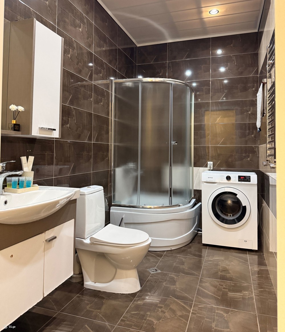 ქირავდება 4 ოთახიანი ბინა ბათუმში