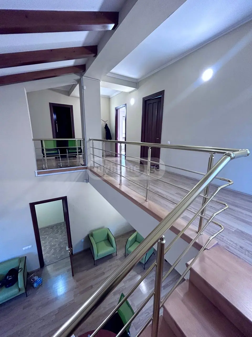 იყიდება 10+ ოთახიანი კერძო სახლი თბილისში