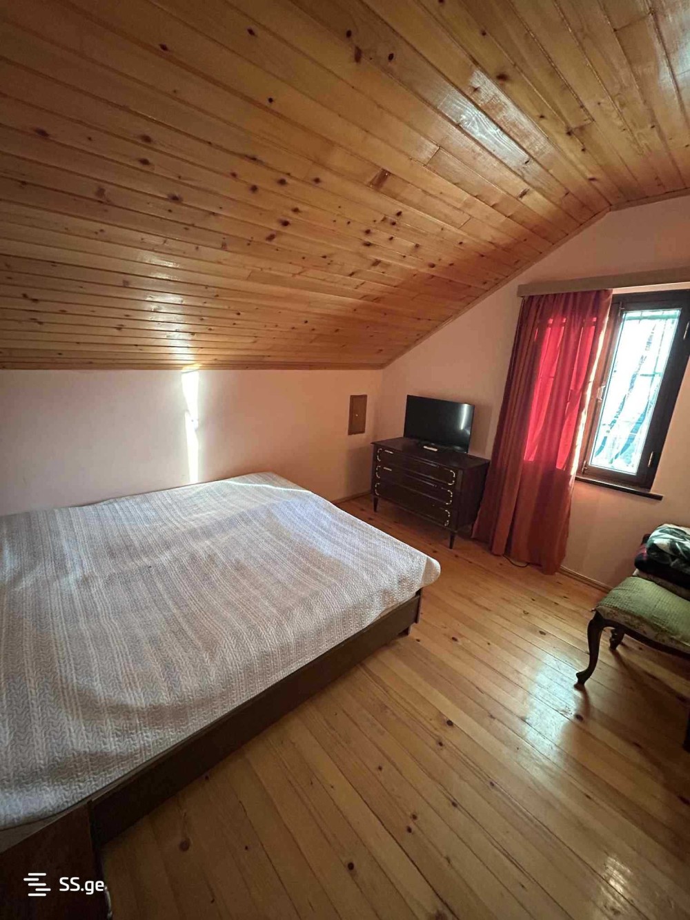 იყიდება 8 ოთახიანი აგარაკი ბულაჩაურში