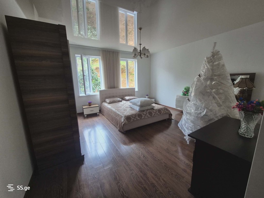 იყიდება 8 ოთახიანი კერძო სახლი ჩაქვში