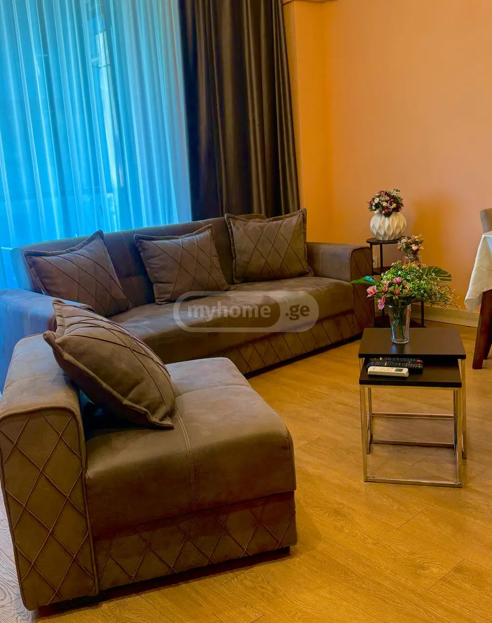 ქირავდება 2 ოთახიანი ბინა ვაკეში