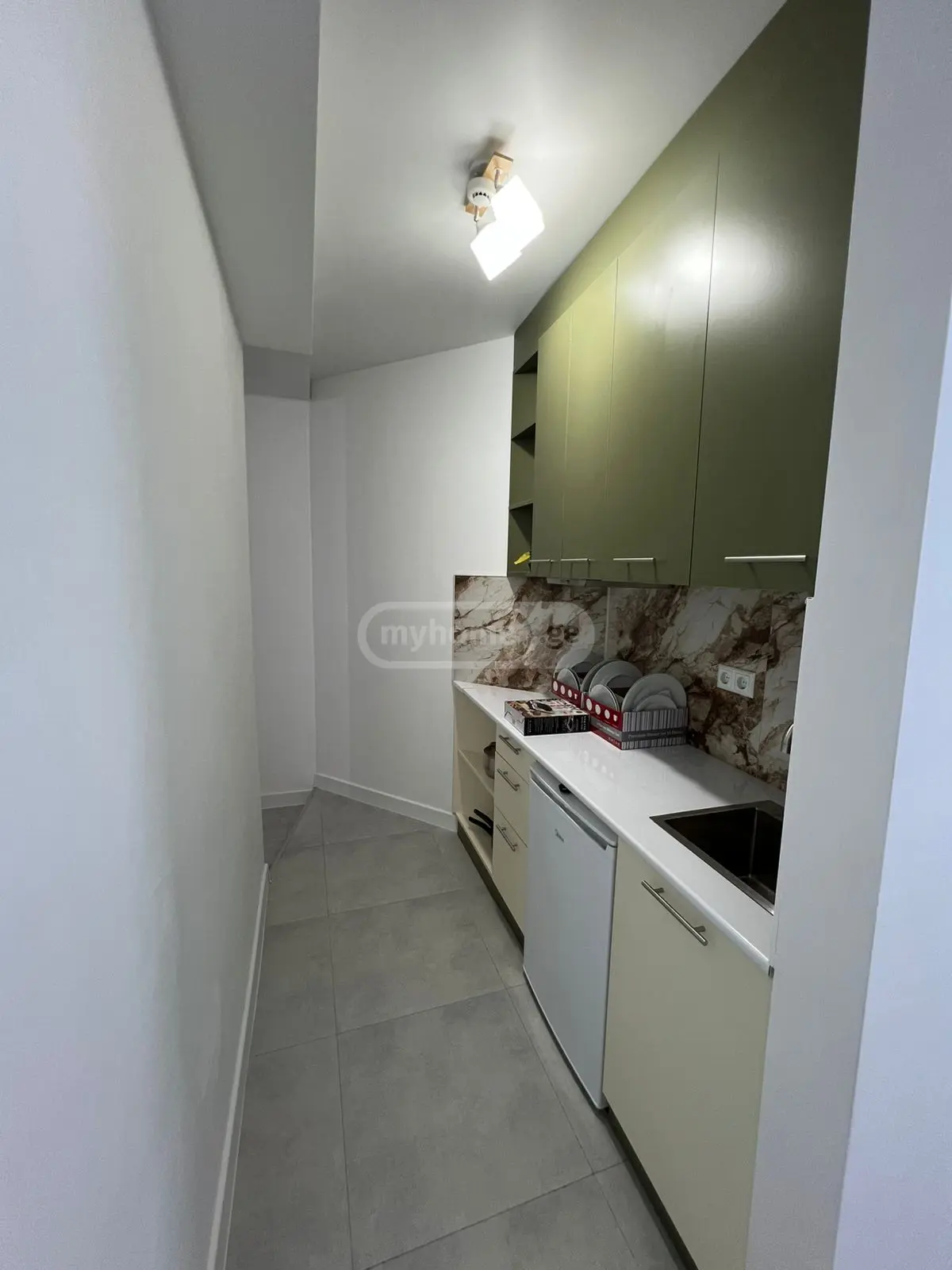 იყიდება 4 ოთახიანი ბინა ბათუმში