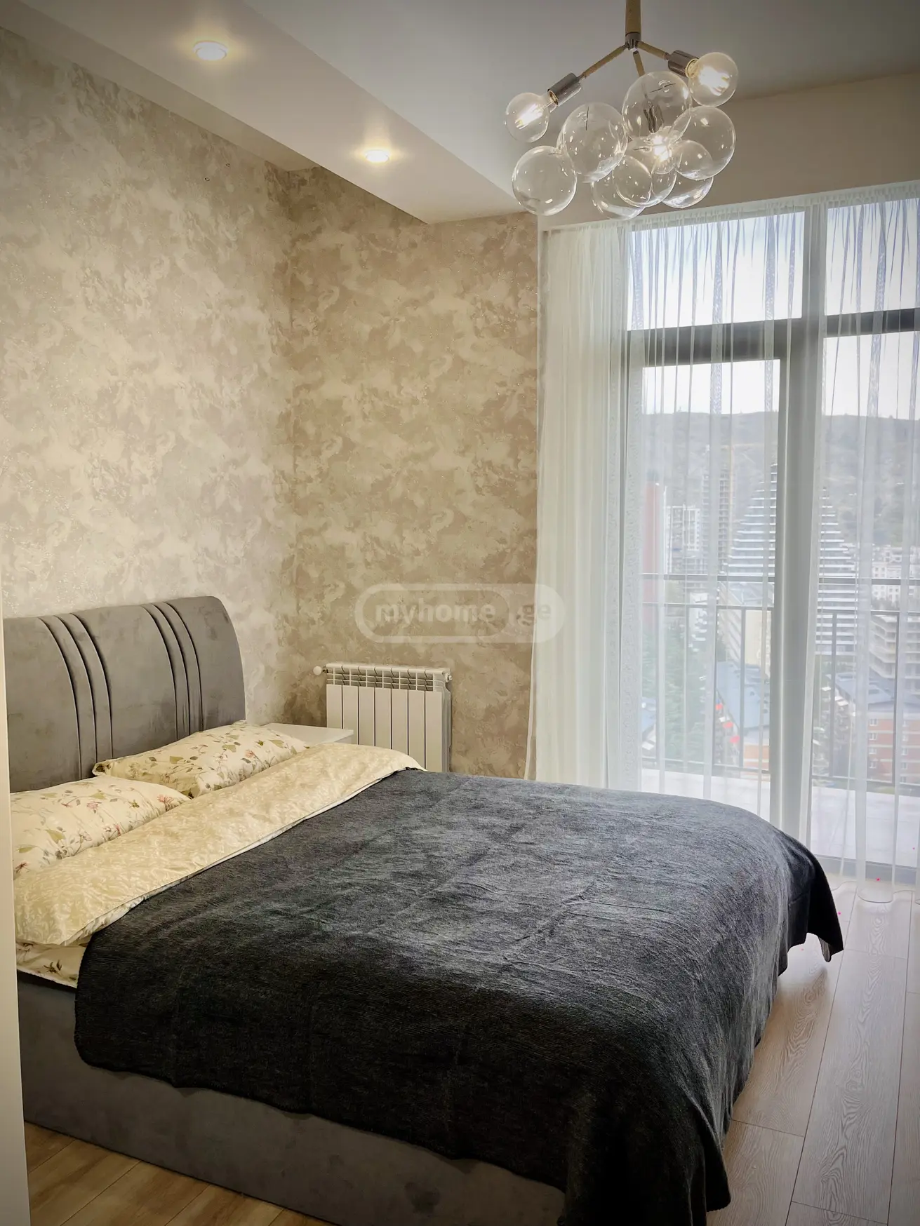 ქირავდება 2 ოთახიანი ბინა საბურთალოზე