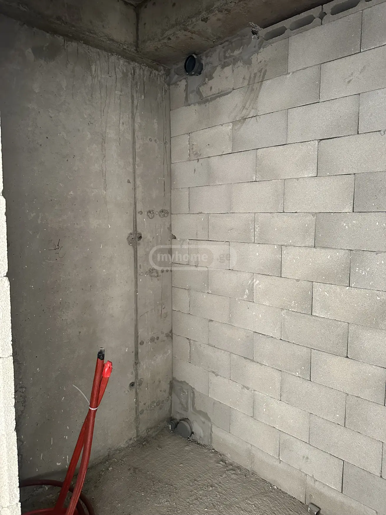 იყიდება 2 ოთახიანი ბინა გლდანში