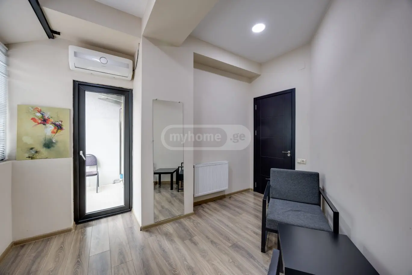 იყიდება საოფისე კომერციული ფართი საბურთალოზე