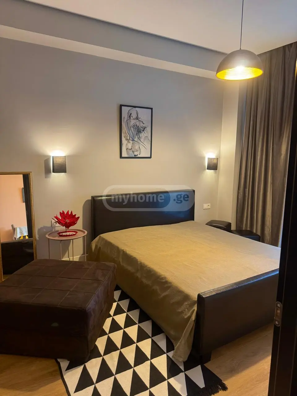 ქირავდება 2 ოთახიანი ბინა ვაკეში