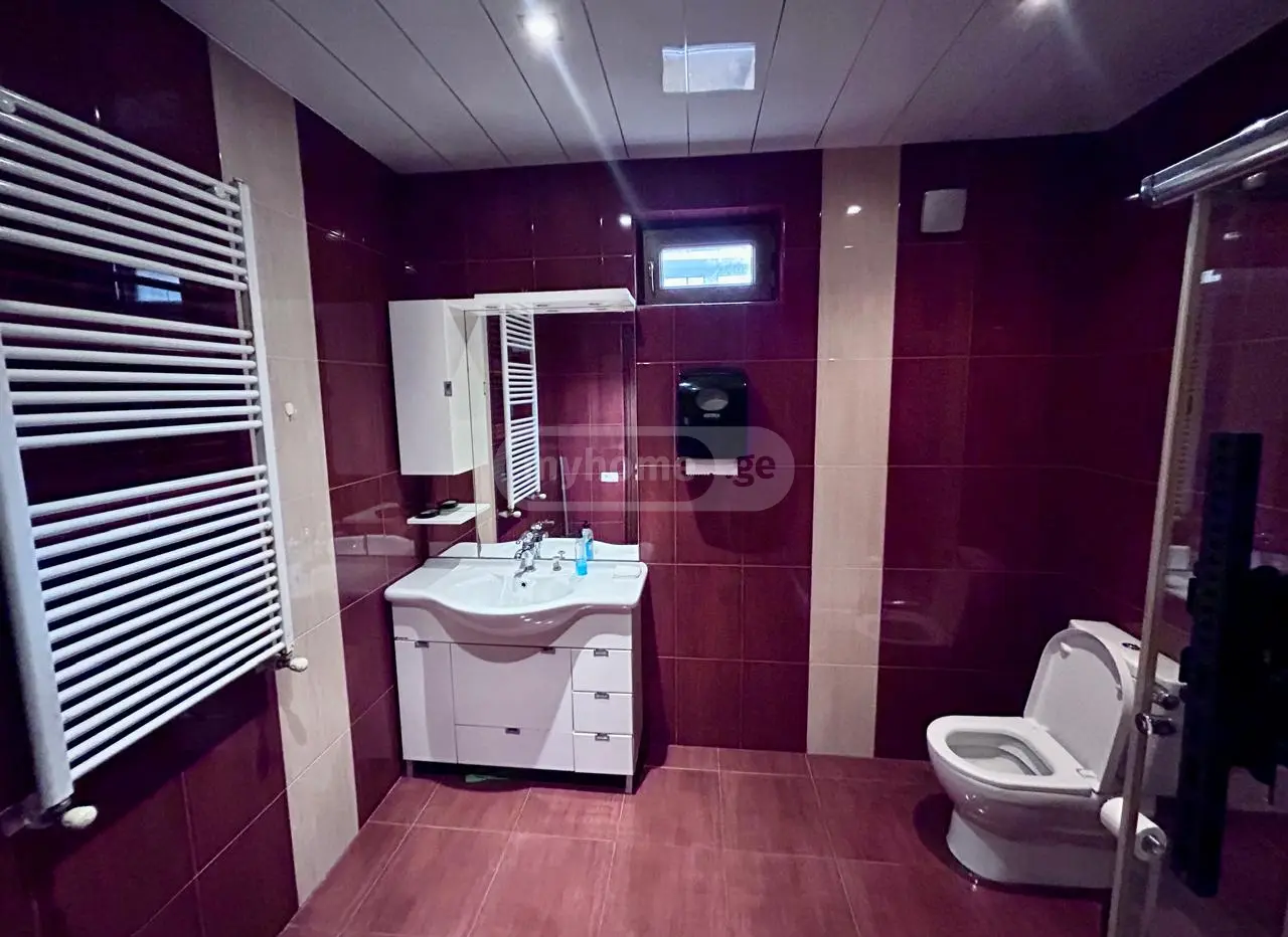 იყიდება 10+ ოთახიანი კერძო სახლი თბილისში