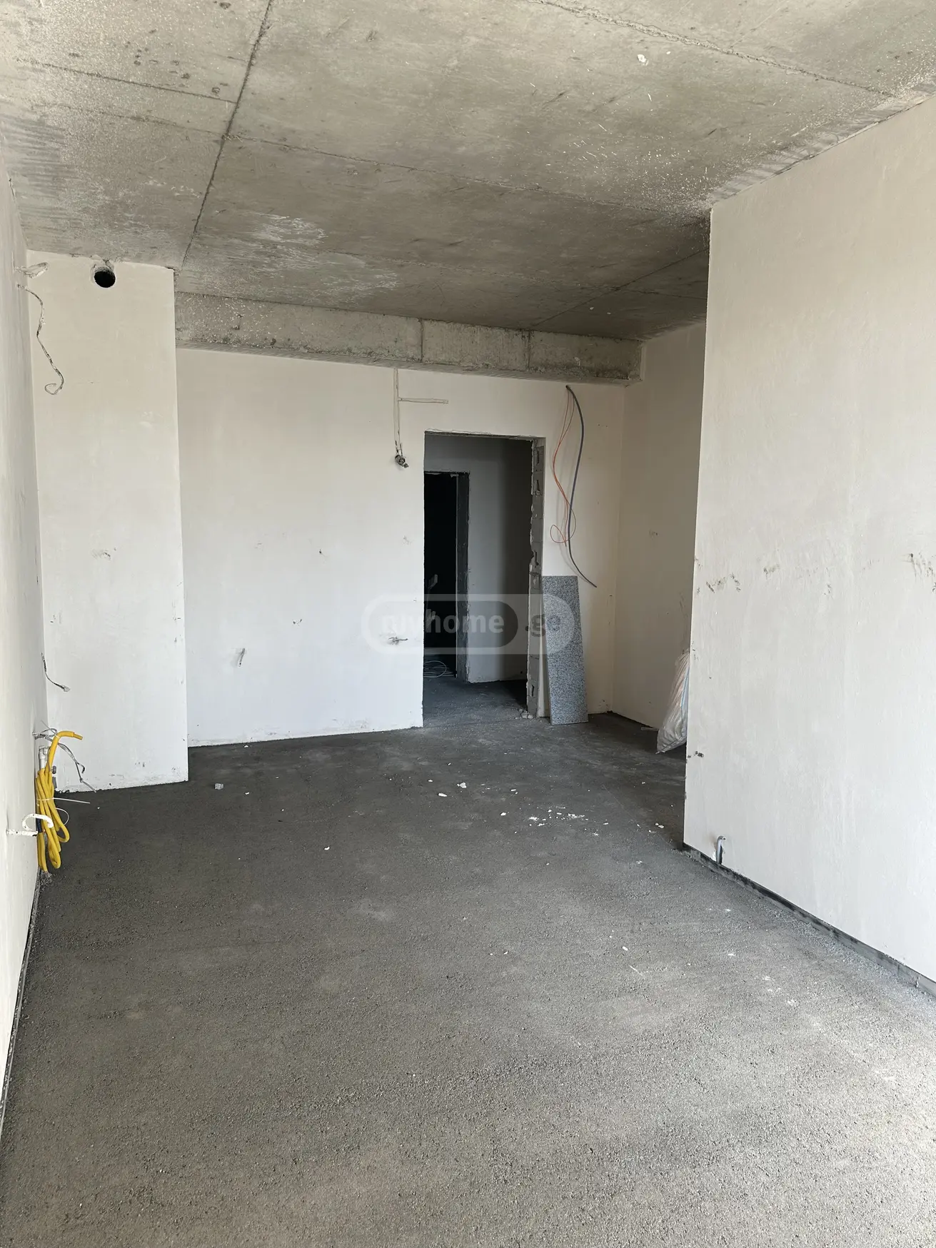 იყიდება 2 ოთახიანი ბინა გლდანში