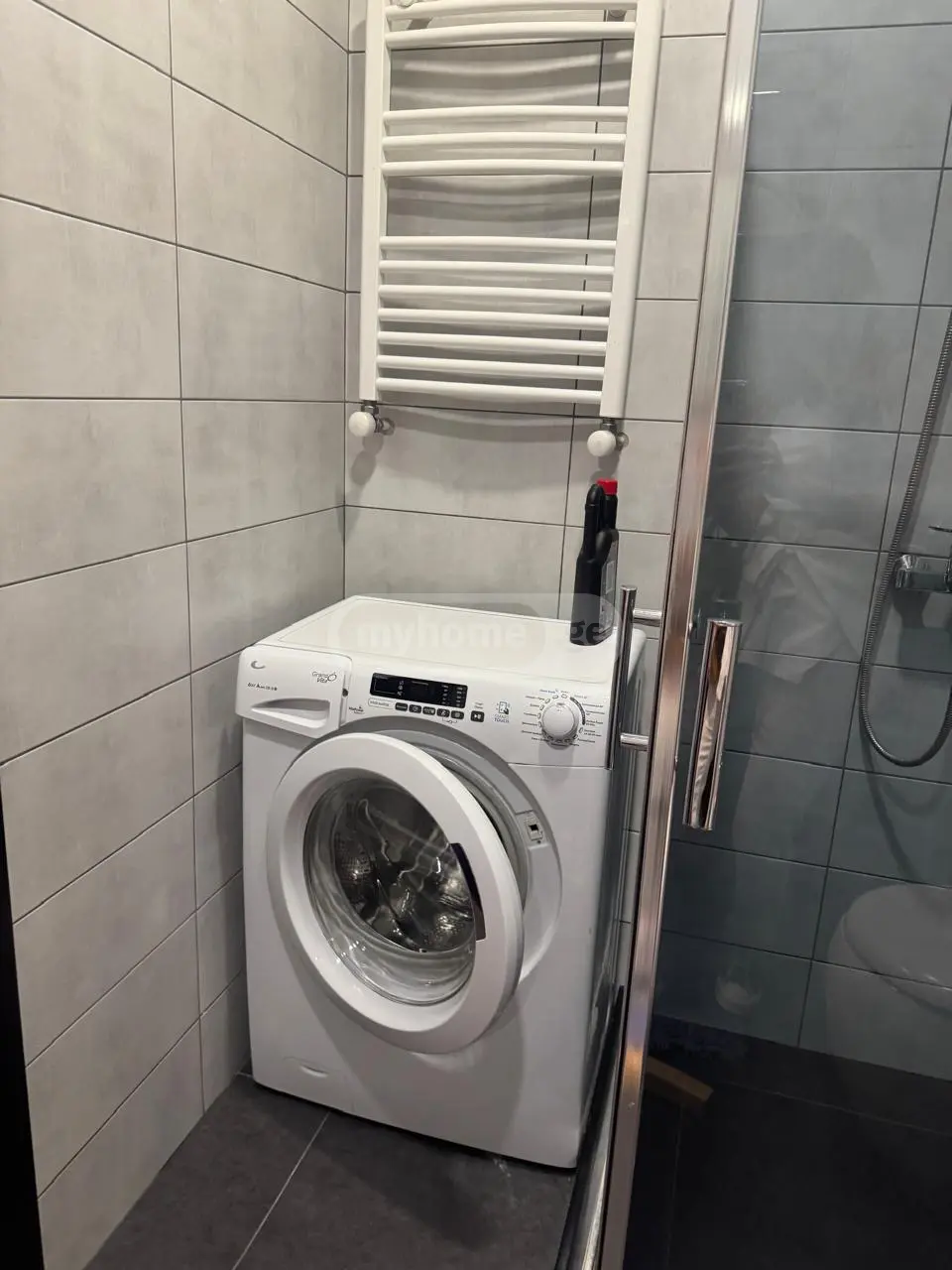 ქირავდება 2 ოთახიანი ბინა ვაკეში