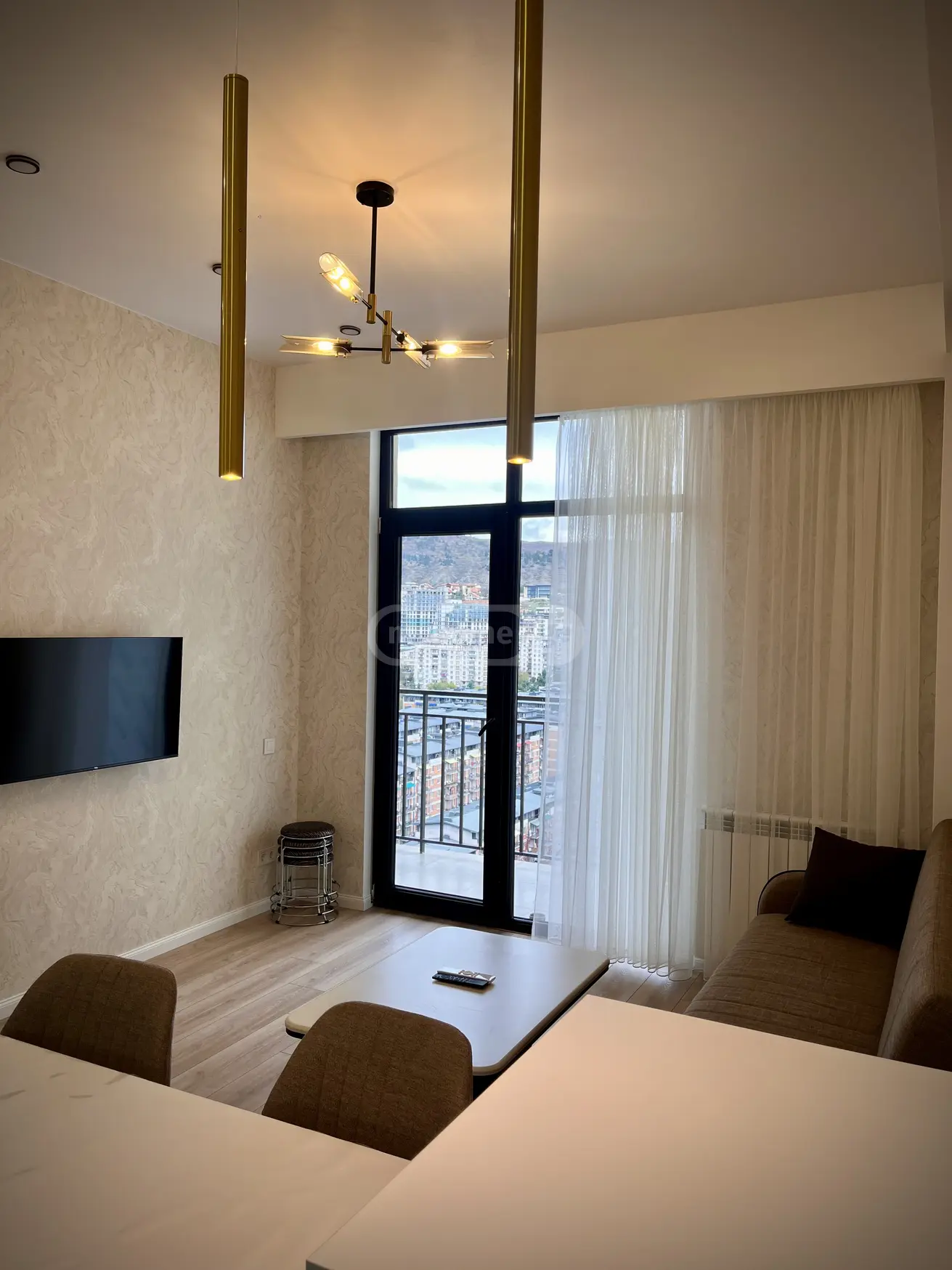 ქირავდება 2 ოთახიანი ბინა საბურთალოზე