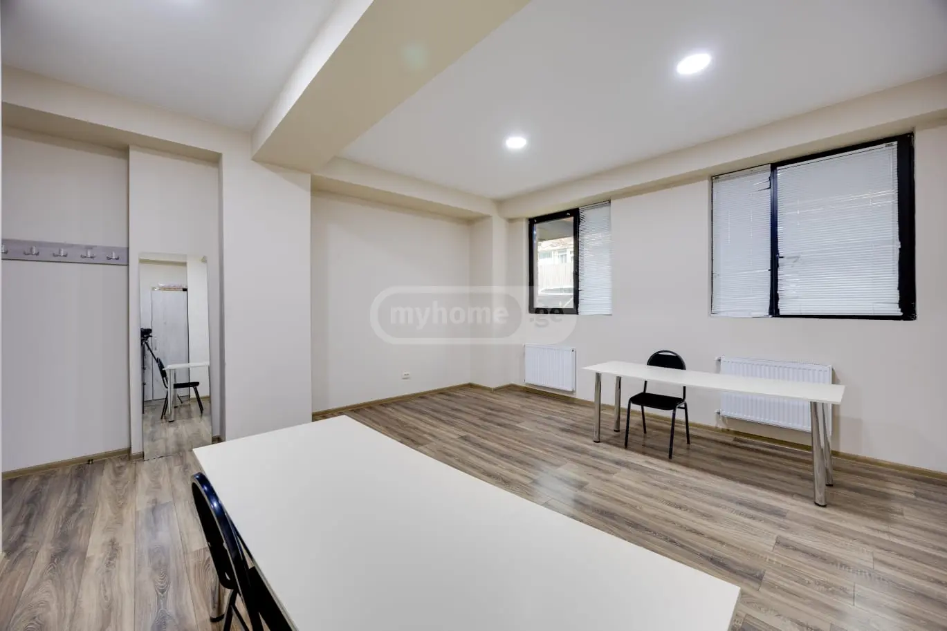 იყიდება საოფისე კომერციული ფართი საბურთალოზე