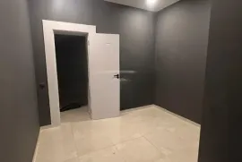 იყიდება, ნახევარსარდაფი, ჩუღურეთი