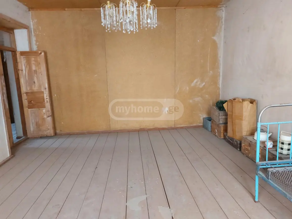 იყიდება 8 ოთახიანი კერძო სახლი ბოლნისში