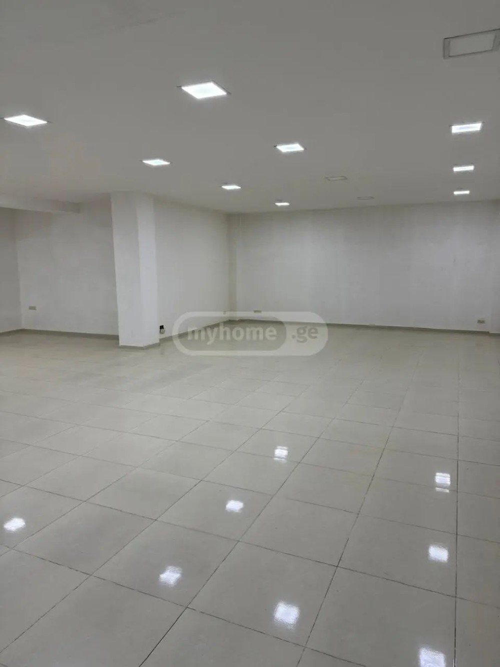 🏢 იყიდება უნივერსალური კომერციული ფართი ვარკეთილში