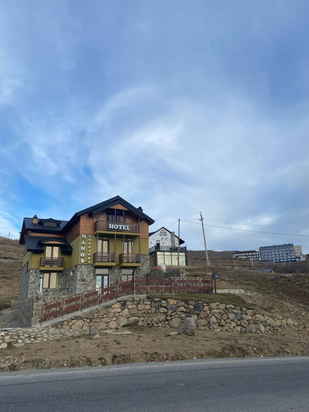 🏔️ იყიდება მოქმედი სასტუმრო გუდაურში — მაღალი საინვესტიციო პოტენციალით