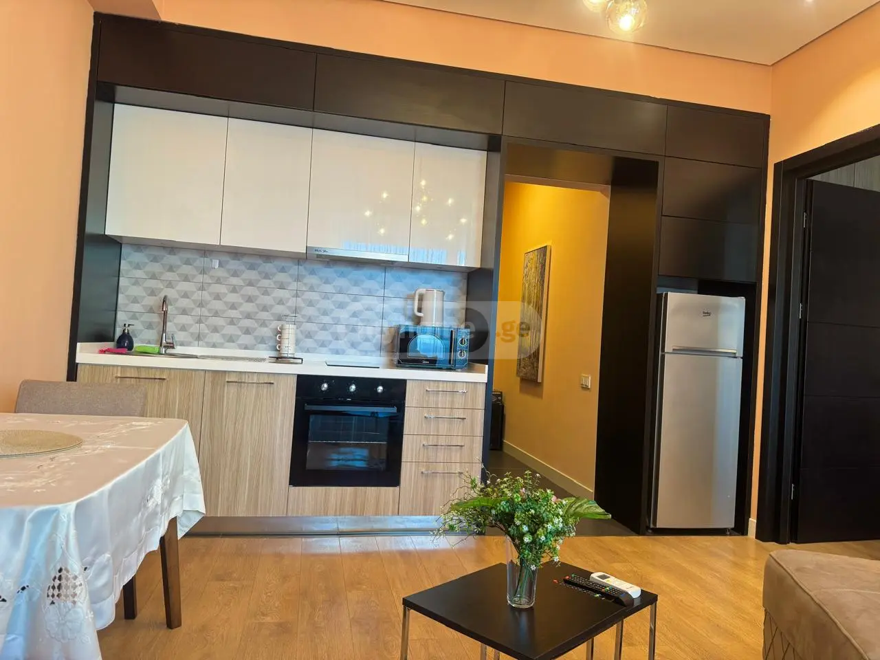 ქირავდება 2 ოთახიანი ბინა ვაკეში