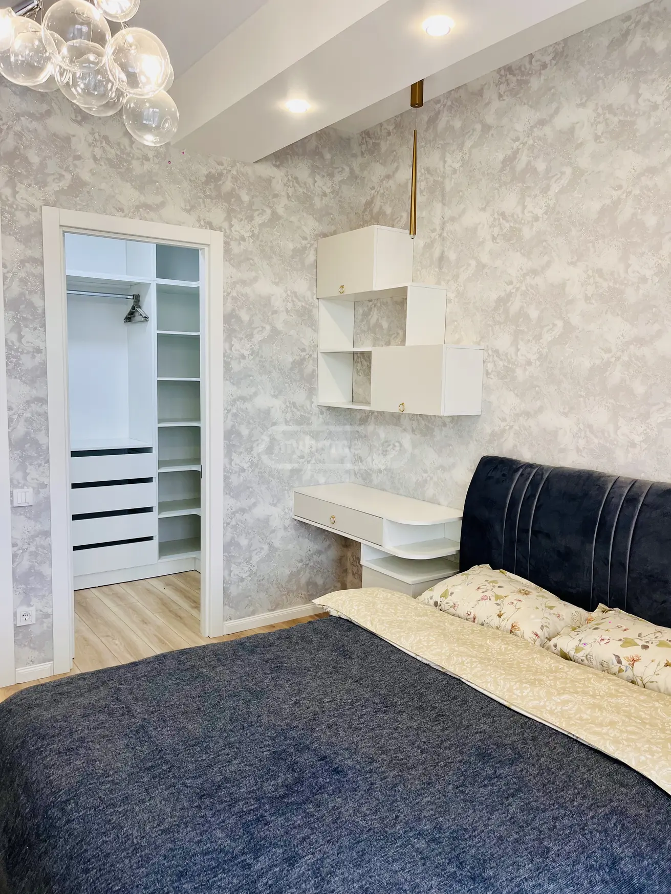 ქირავდება 2 ოთახიანი ბინა საბურთალოზე