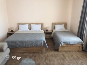 იყიდება 6 ოთახიანი აგარაკი ბაკურიანში