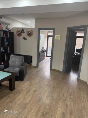 იყიდება საოფისე კომერციული ფართი სან. ზონაში