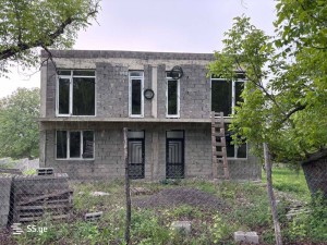 იყიდება 12 ოთახიანი კერძო სახლი ბულაჩაურში