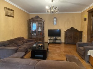 იყიდება კერძო სახლი ლოტკინზე